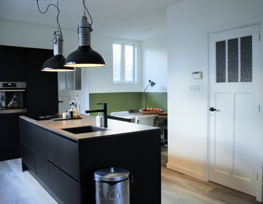 Dit is onze nieuwe, minimalistische keuken |&nbsp;Binnenkijken