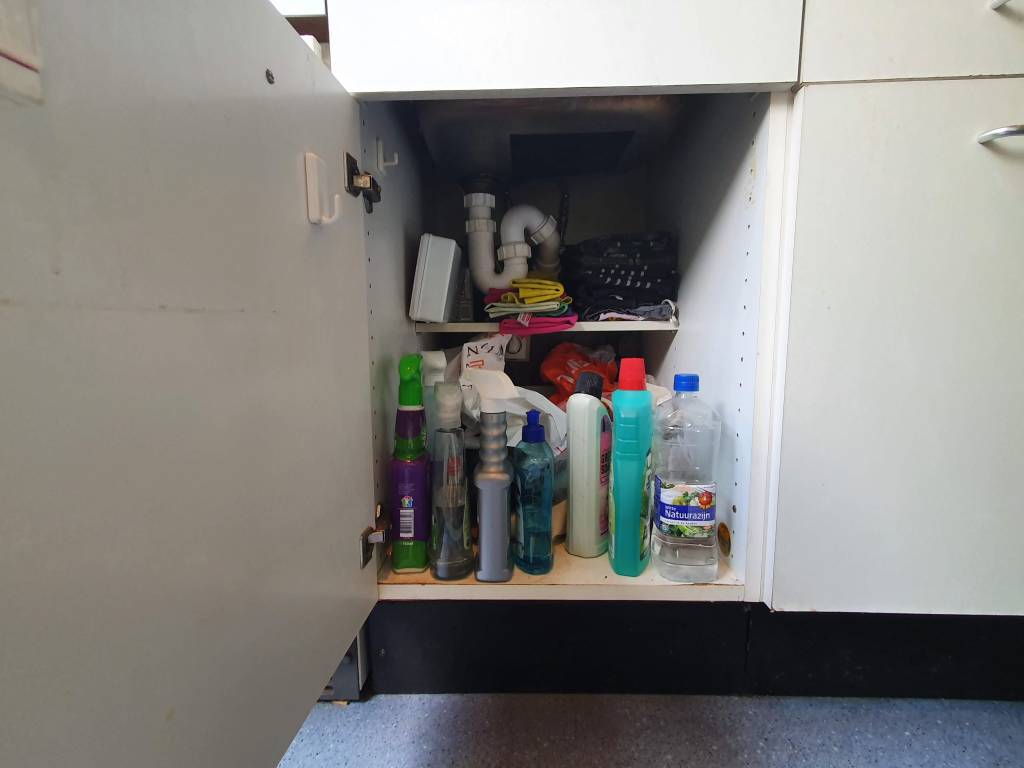 Het gootsteenkastje *oeps* minimaliseren en&nbsp;organiseren