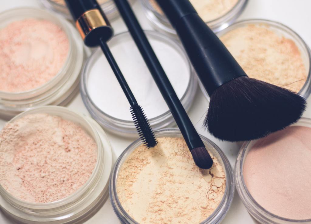 10 manieren om te besparen op make-up en&nbsp;verzorging