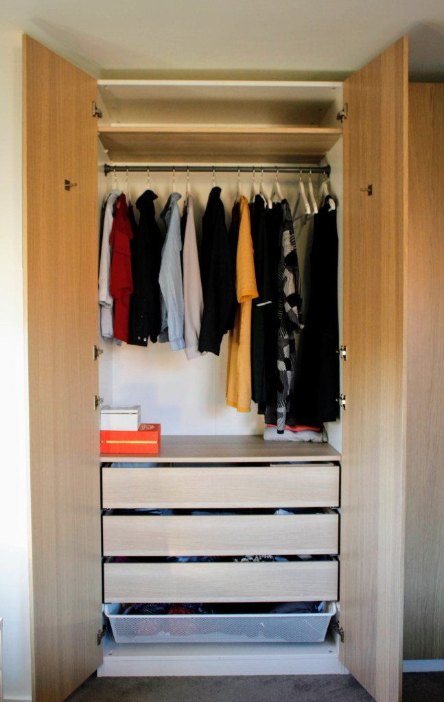 Kledingkast met kleding