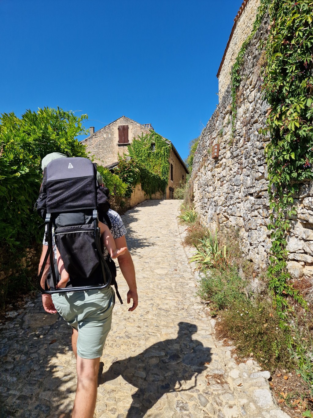 Minimalistisch je koffer inpakken met hulp van ChatGPT&nbsp;(+prompts)