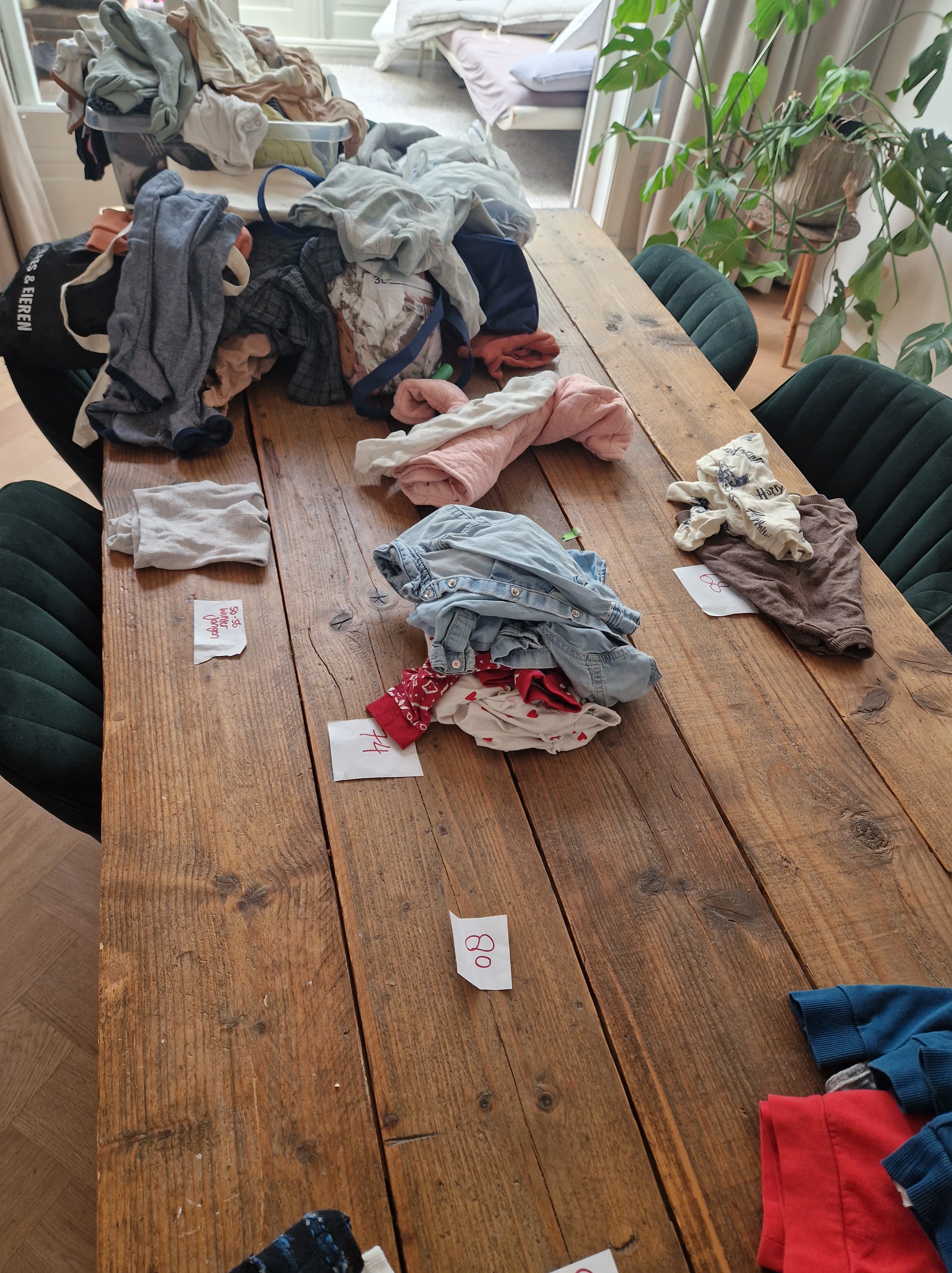 Hoe je afscheid neemt van spullen zonder spijt (of tranen)