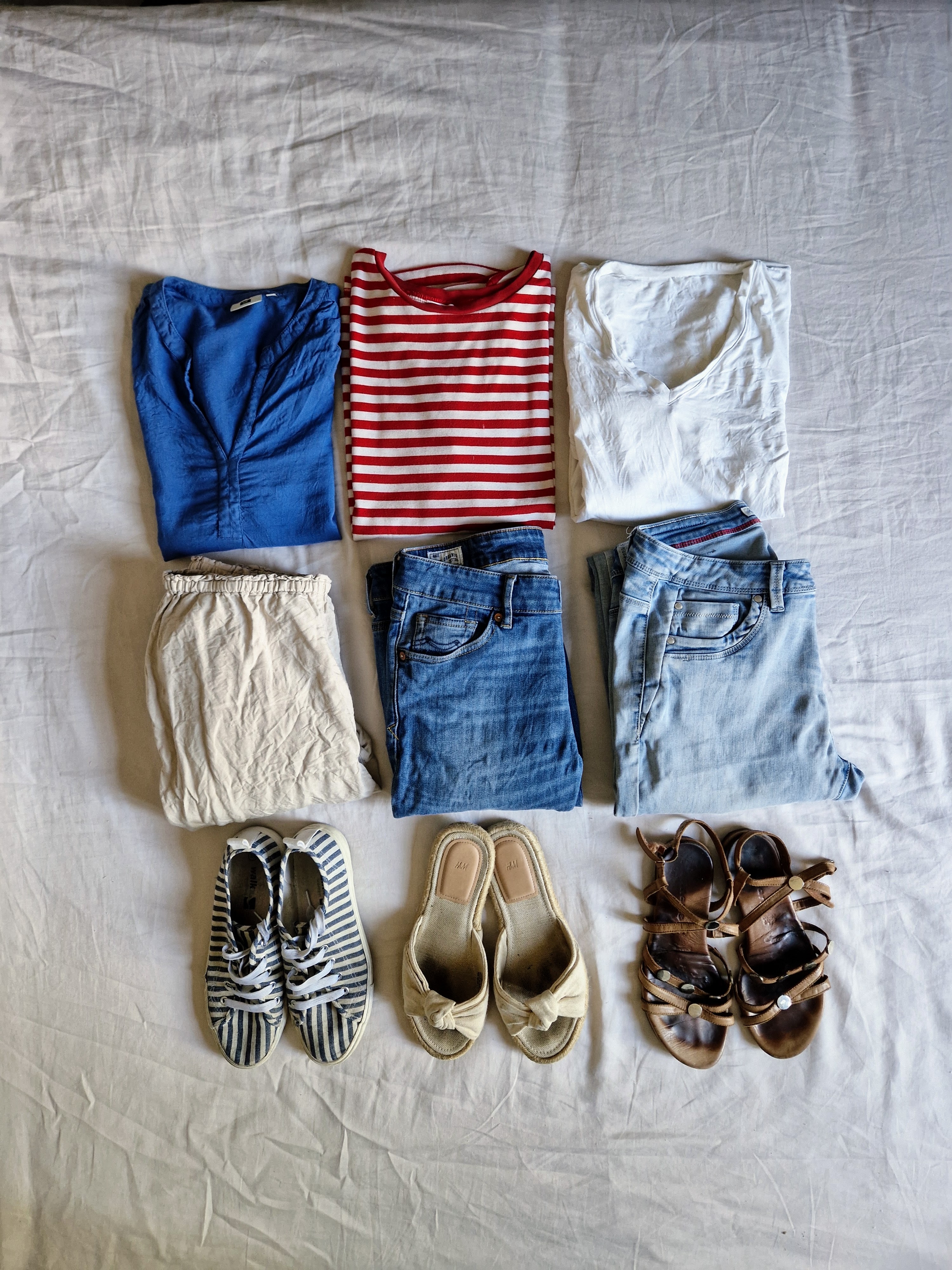 Minimalistische zomer garderobe voor dames: capsule wardrobe