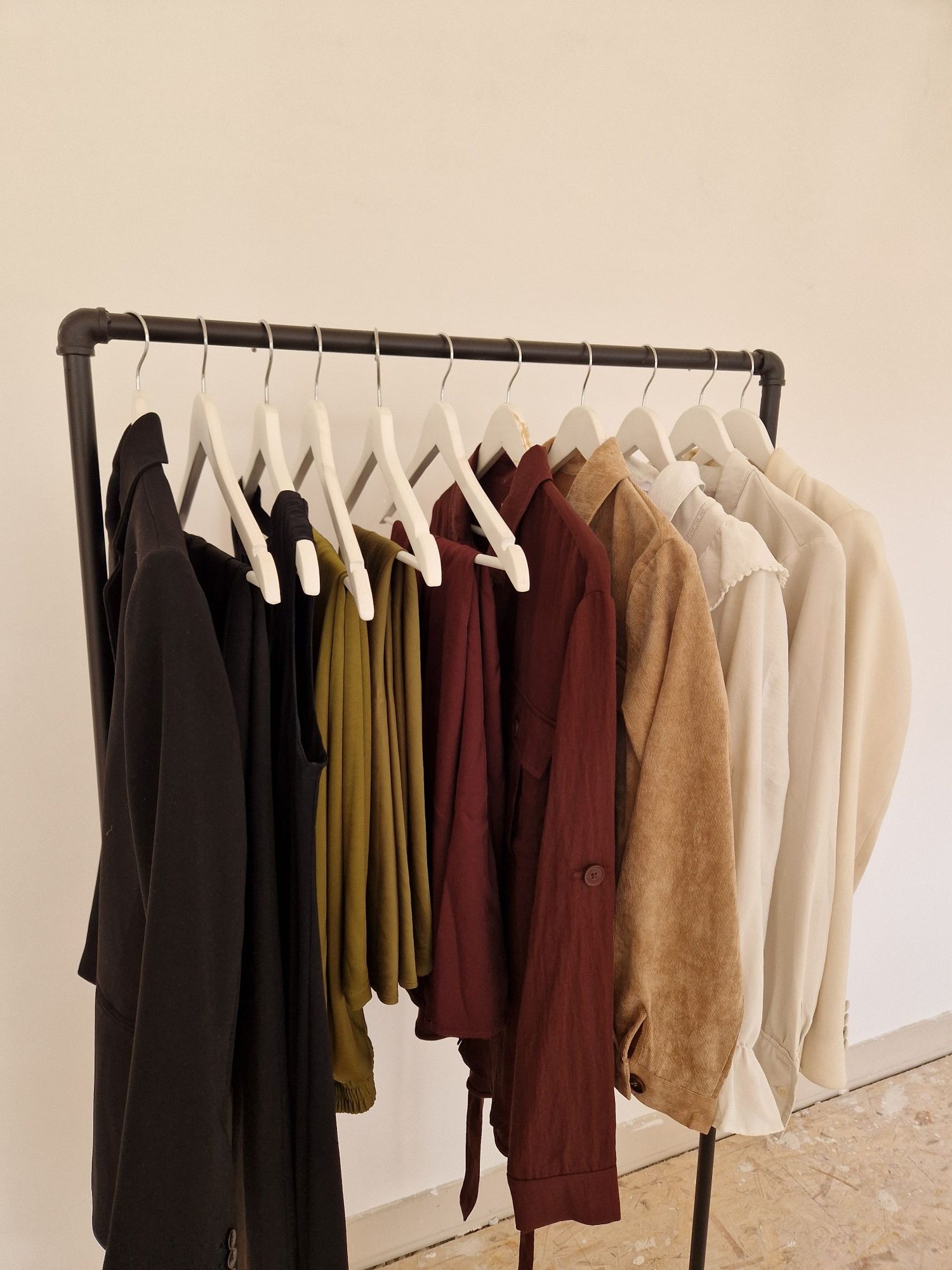 Teveel kleding, te weinig outfits? Mijn herfst capsule wardrobe 2026